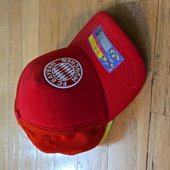 FC Bayern Munchen Men's Cap Snapback Hat Red Adult Embroidered Logo w/Tag - Picture 4 of 11